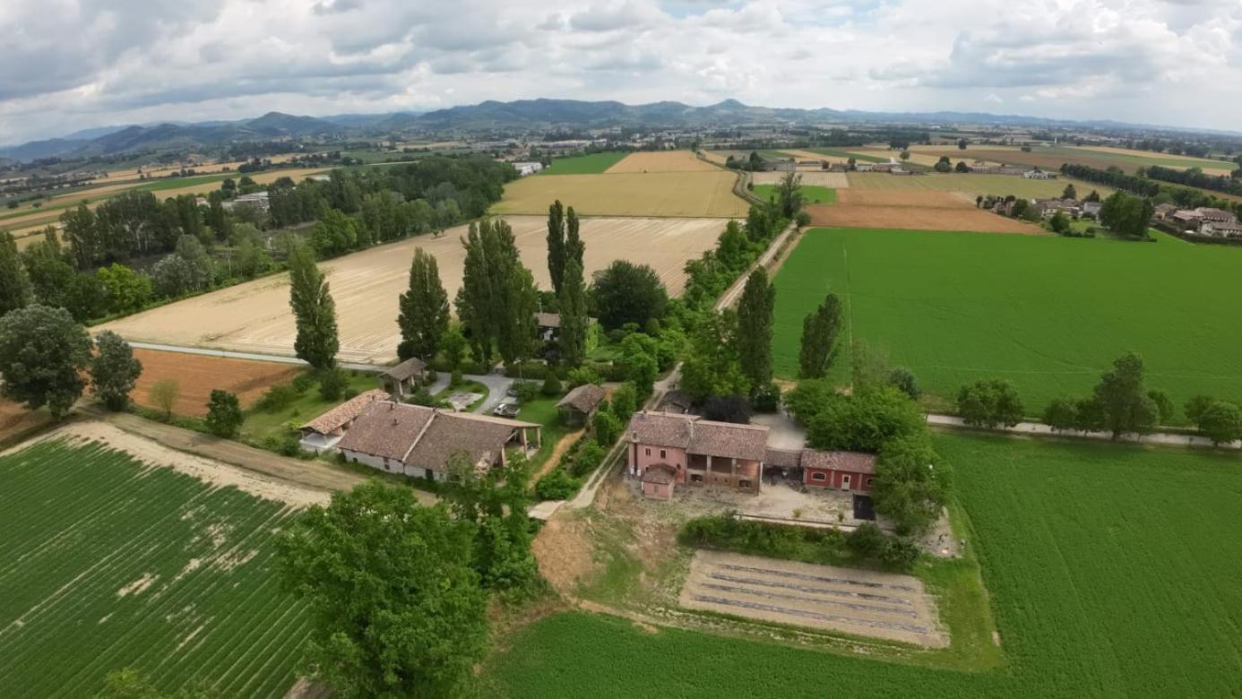 Agriturismo Le Corti Della Gualdana Voghera Luaran gambar
