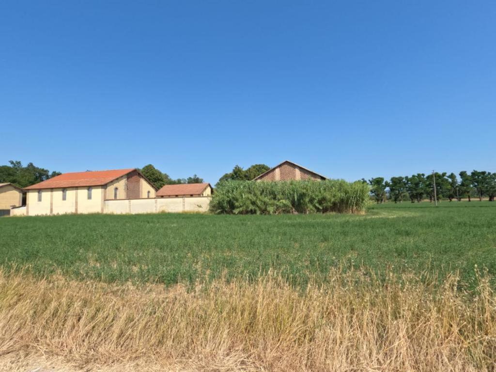 Agriturismo Le Corti Della Gualdana Voghera Luaran gambar